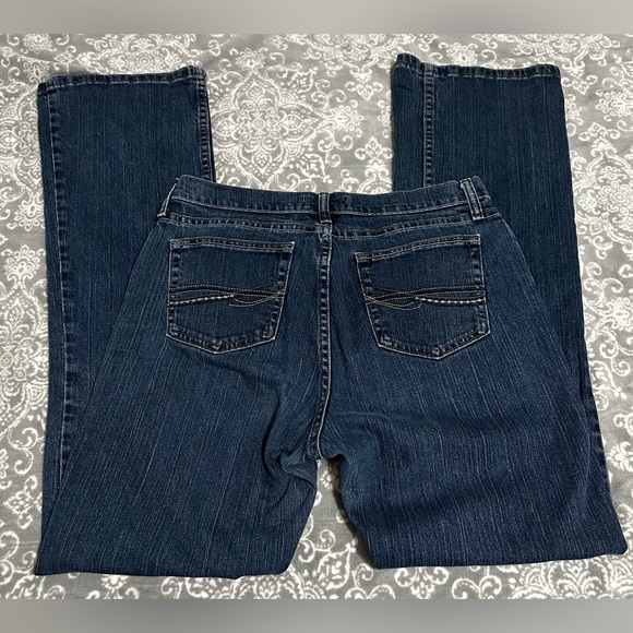Women’s Wrangler BootCut Jeans Size 10 34 Inch Inseam - Picture 2 of 7